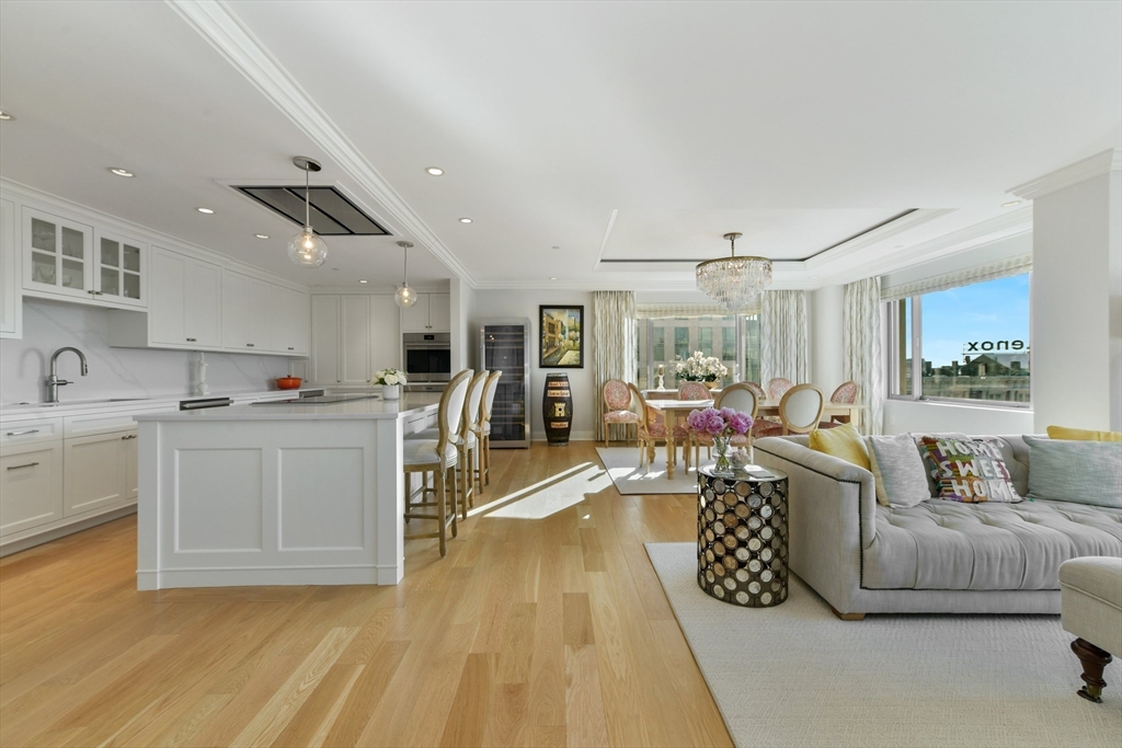 Boston, Massachusetts 02116, United States, 3 Bedrooms Bedrooms, ,3 BathroomsBathrooms,Residential,Active,203980