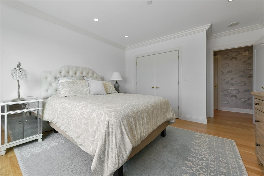 Boston, Massachusetts 02116, United States, 3 Bedrooms Bedrooms, ,3 BathroomsBathrooms,Residential,Active,203980