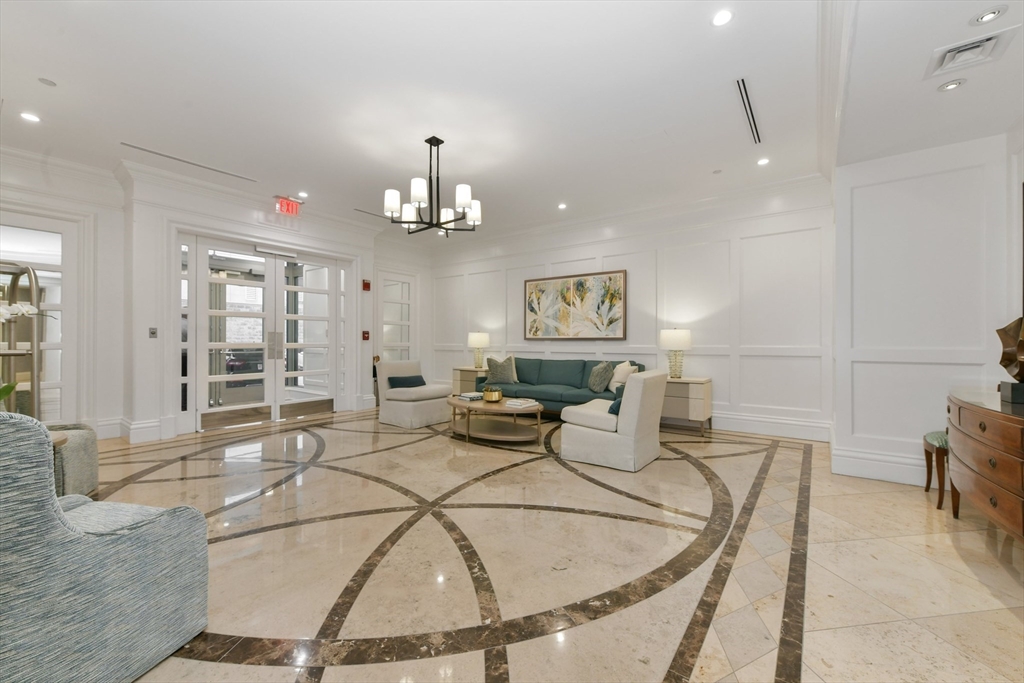 Boston, Massachusetts 02116, United States, 3 Bedrooms Bedrooms, ,3 BathroomsBathrooms,Residential,Active,203980