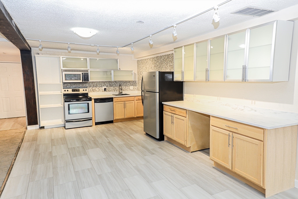 96 Old Colony Ave 313