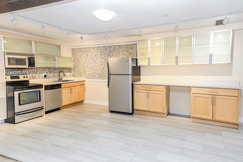 96 Old Colony Ave 313