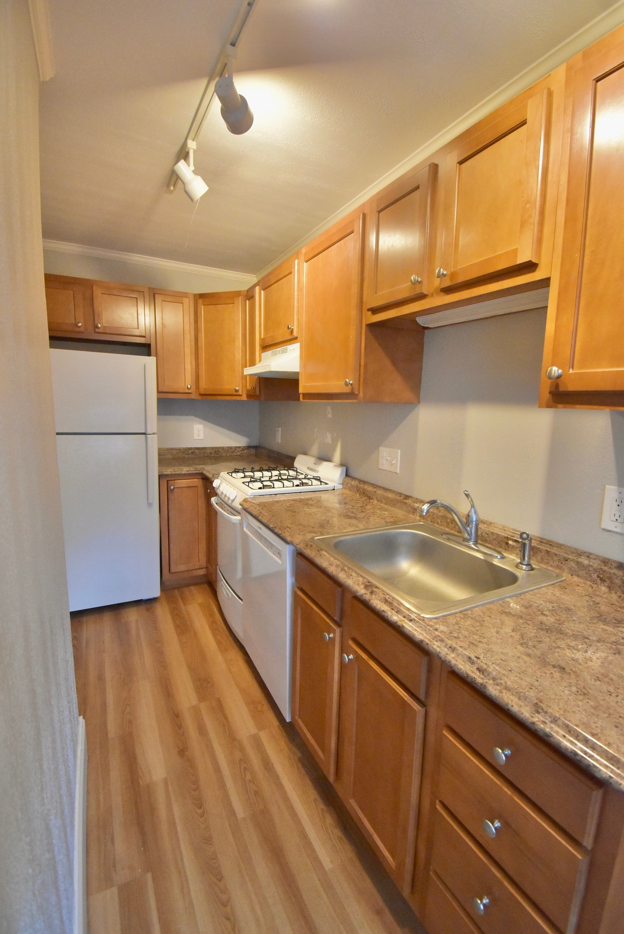 Click for 37 Railroad Ave #6, Beverly, MA slideshow