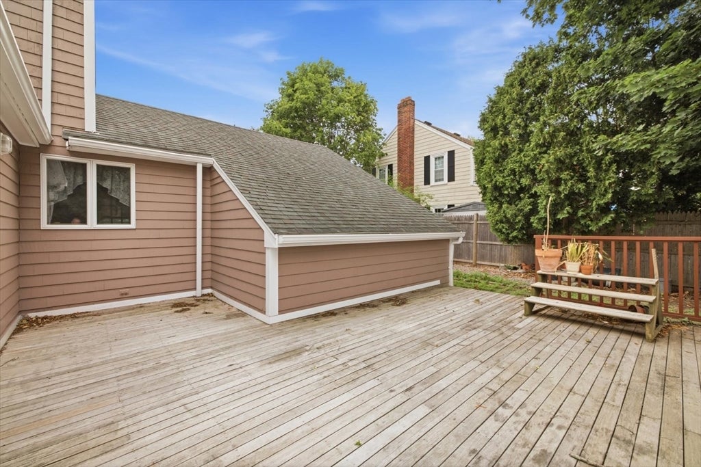 106 Edge Hill Rd