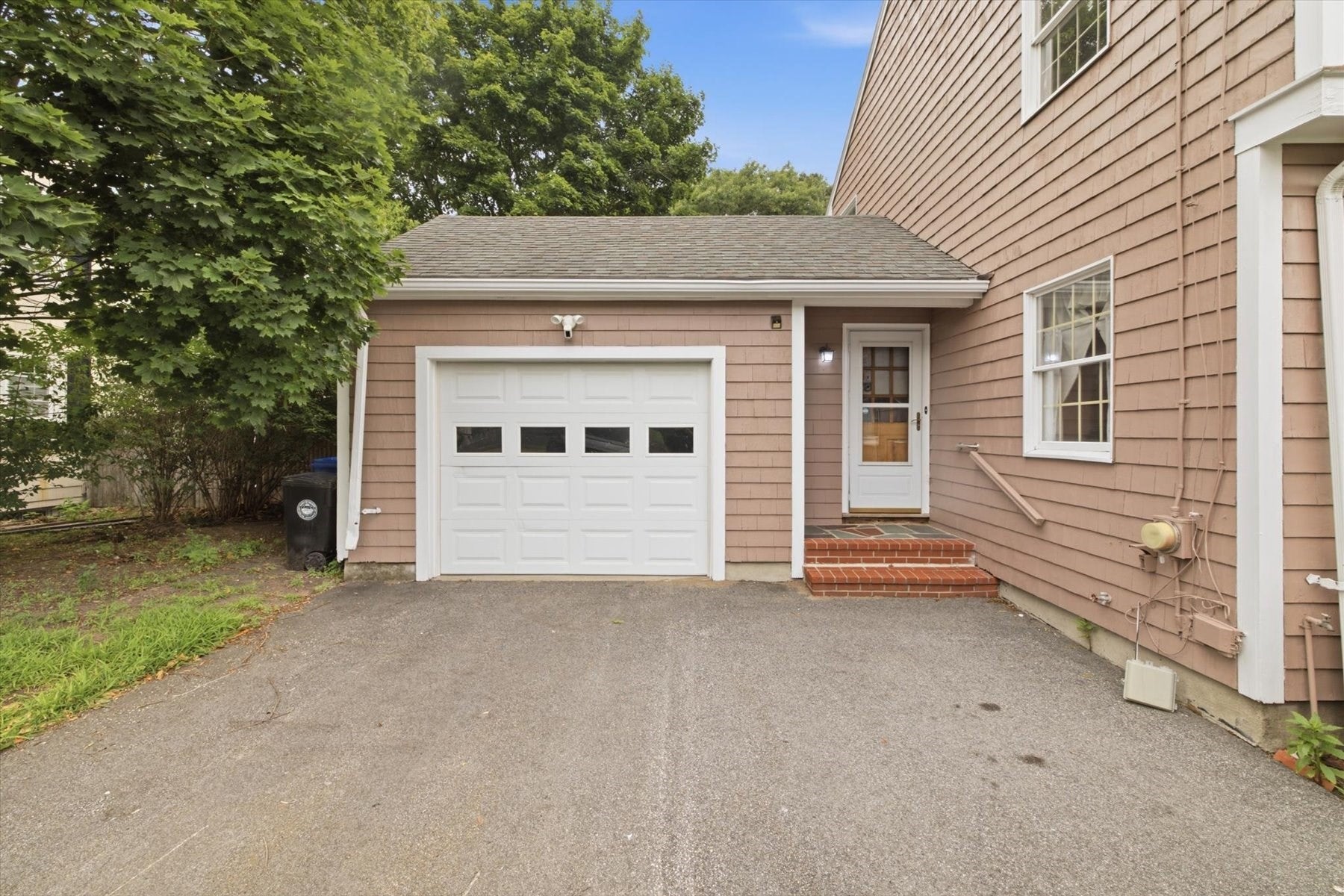 106 Edge Hill Rd