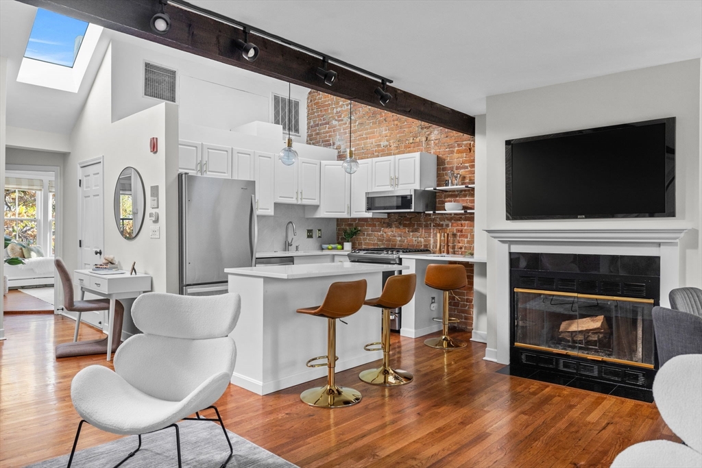 81 Waltham St 6