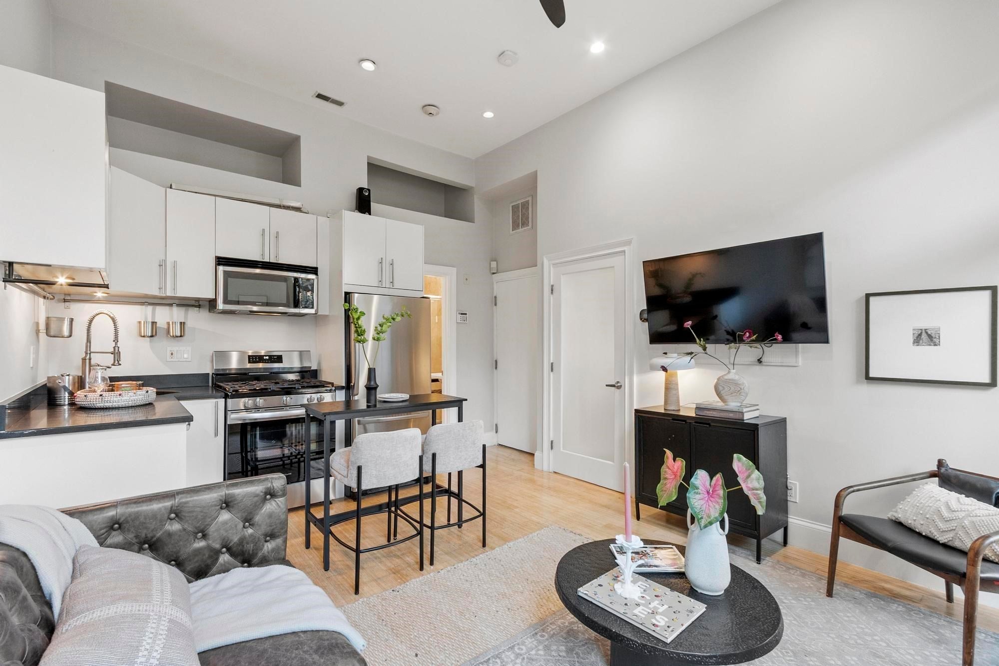 290 Columbus Ave 5
