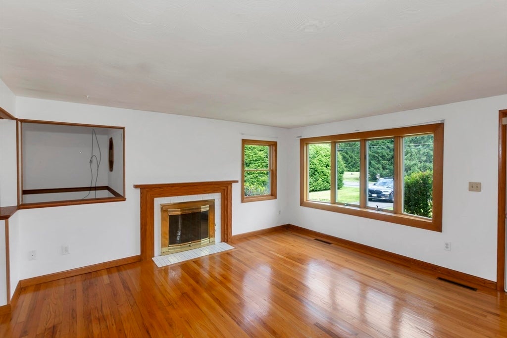 293 N Loomis St, Southwick, MA, 293 N Loomis St, Southwick, MA Photo #7