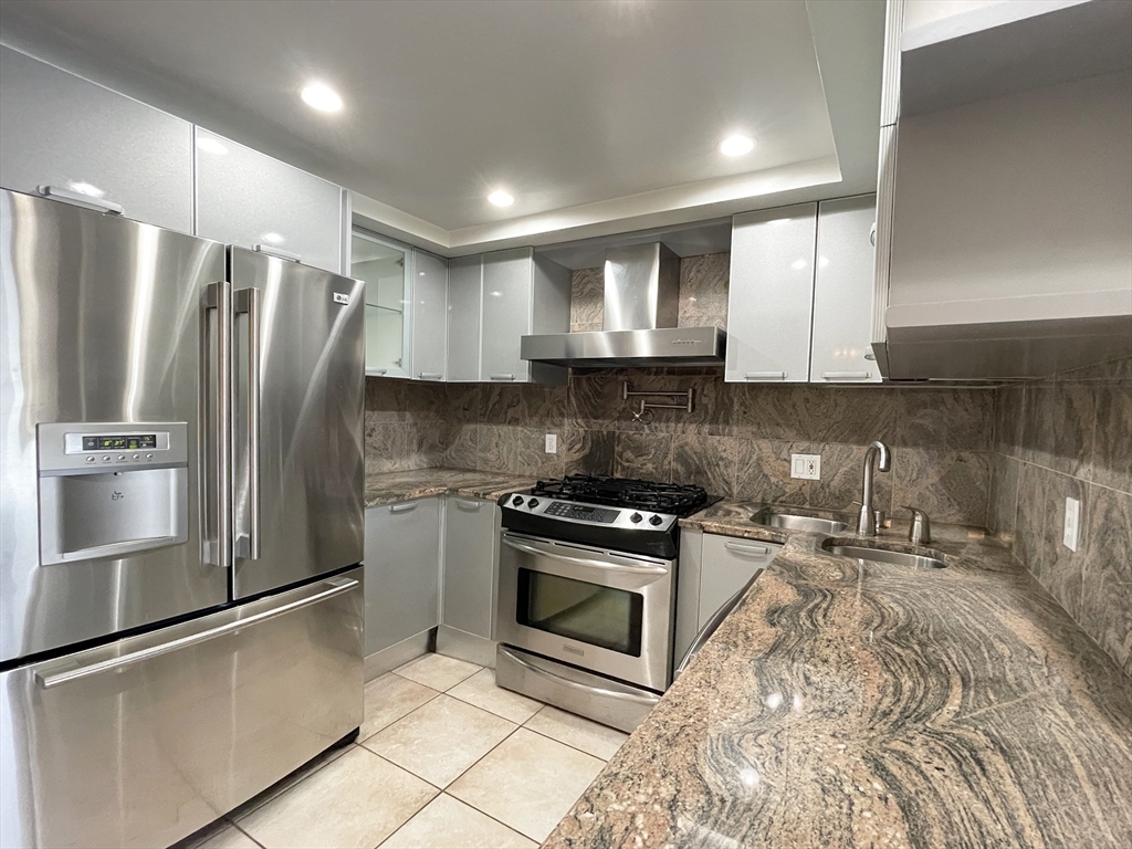 44 Broadlawn Pk 18A