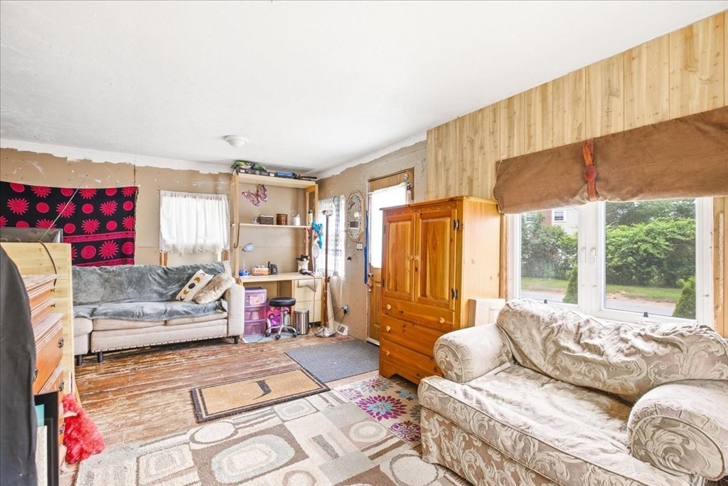 2 Hillwood Ave