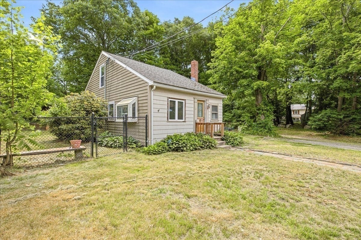 2 Hillwood Ave