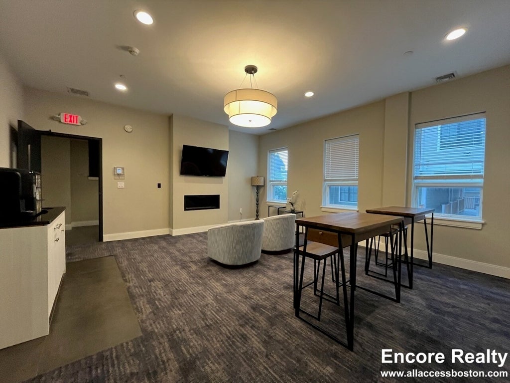 1 Everett ST #303, Boston, MA Photo #15