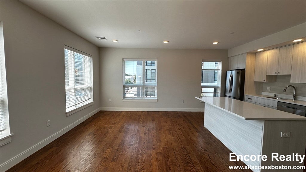 1 Everett ST #303, Boston, MA Photo #4
