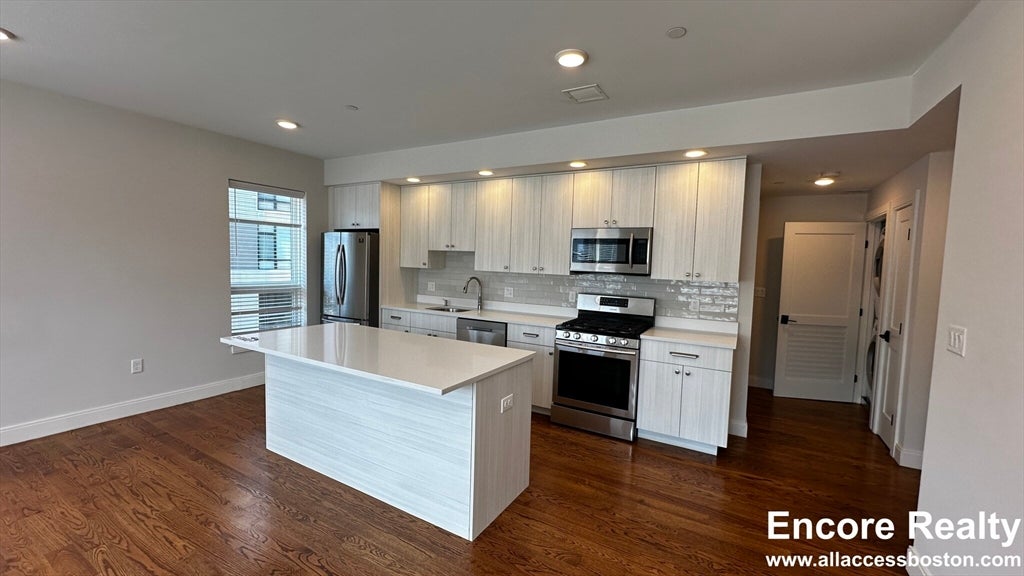 1 Everett ST #303, Boston, MA Photo #1