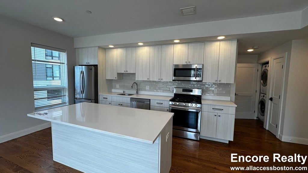 1 Everett ST #303, Boston, MA Photo #2