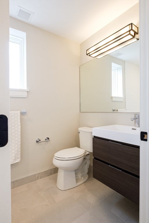 1 Everett ST #303, Boston, MA Photo #9