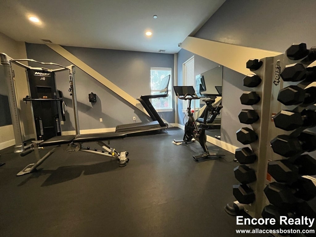 1 Everett ST #303, Boston, MA Photo #17