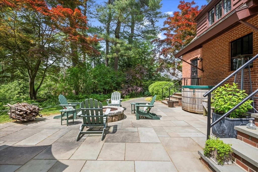 40 Westwood Dr