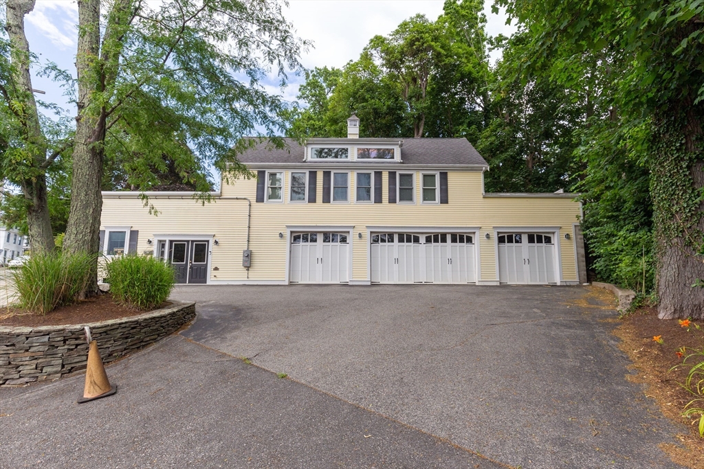 44 Russell St