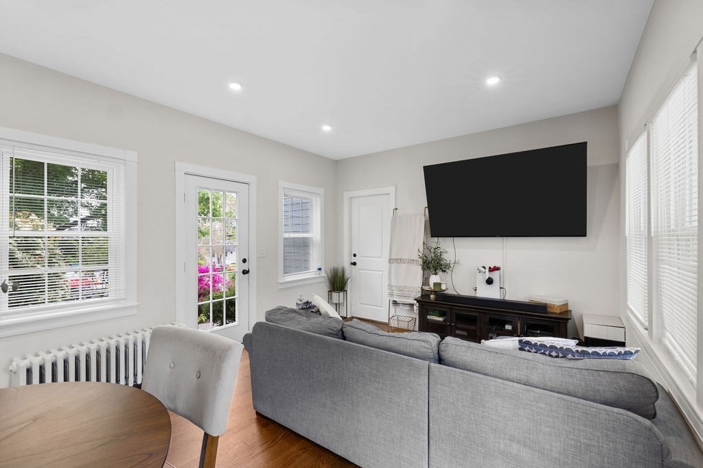 327 Quincy St