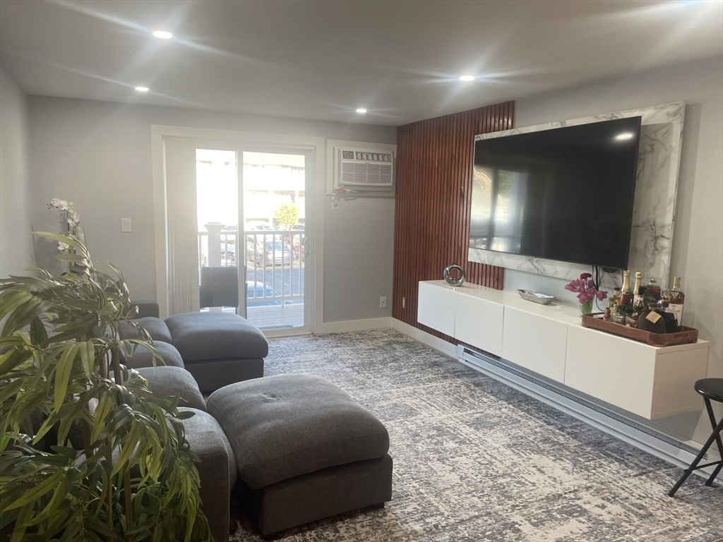200 Manning St 17 C