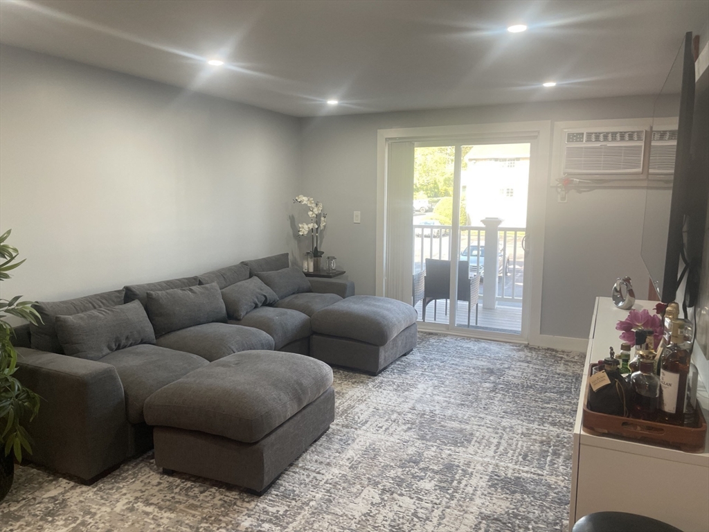 200 Manning St 17 C