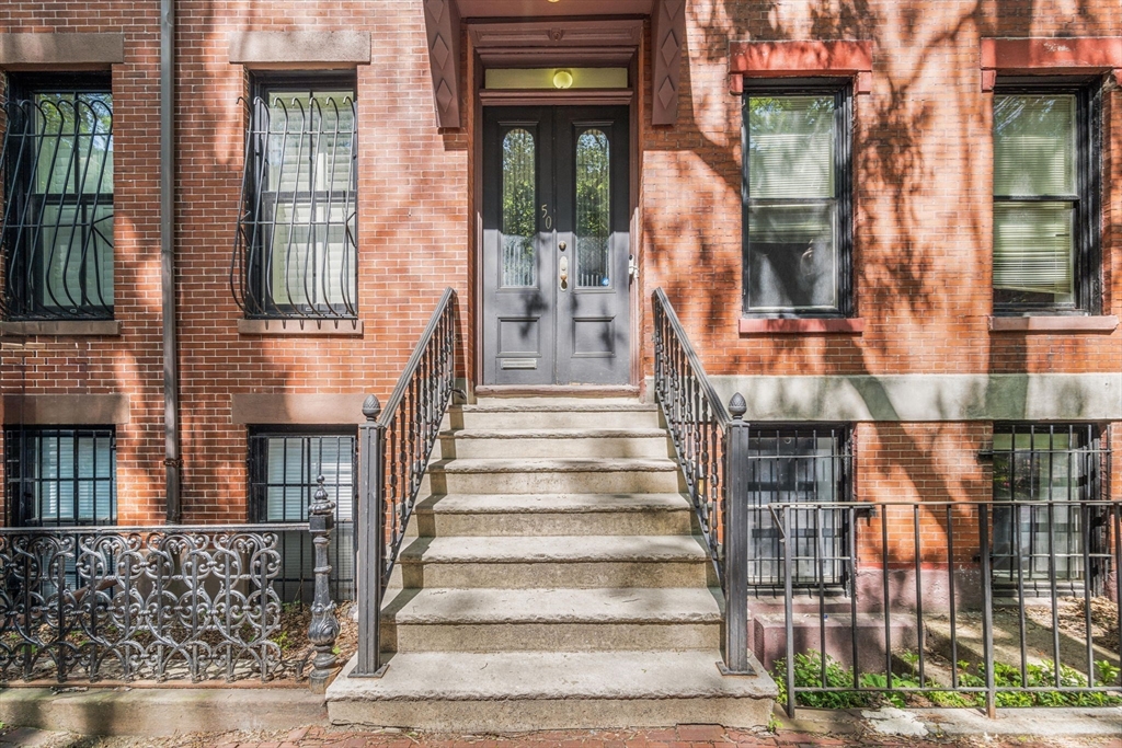50 E Springfield St 1