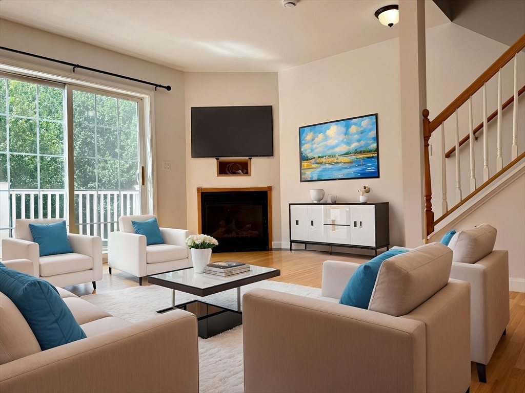 33 Regency Ct 33