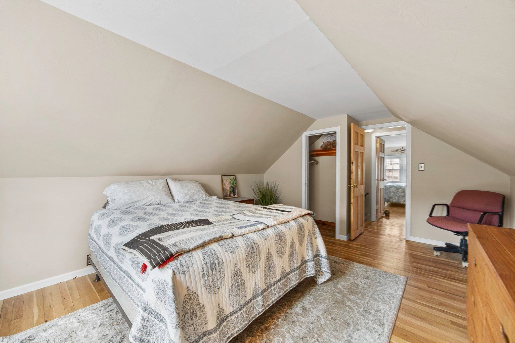 254 Mccarthy Ave, Chicopee, MA Photo #16