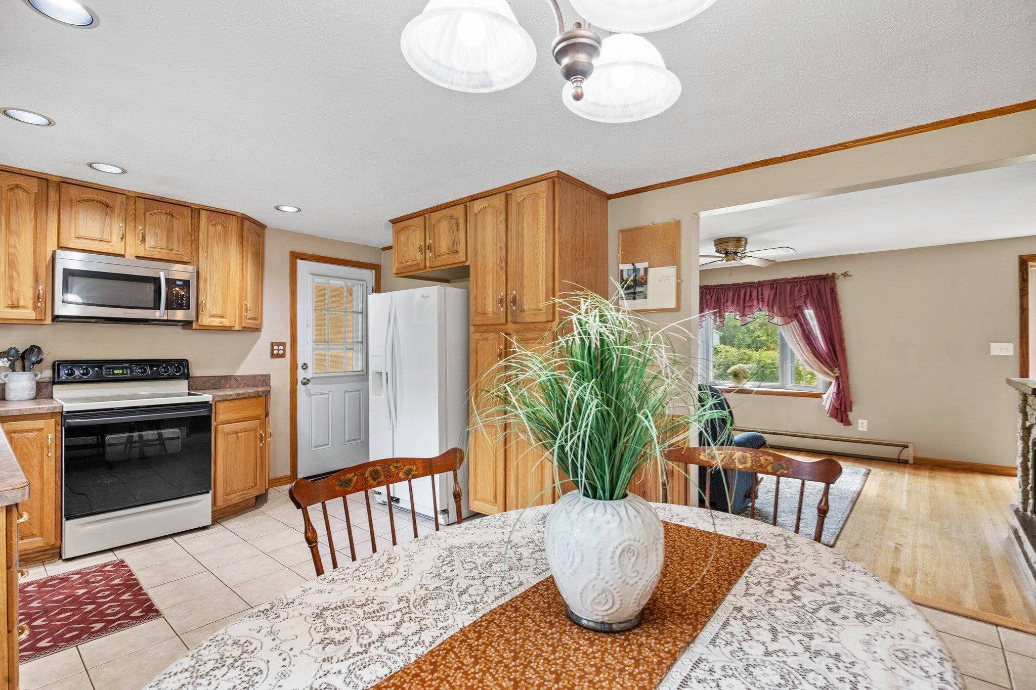 254 Mccarthy Ave, Chicopee, MA Photo #8