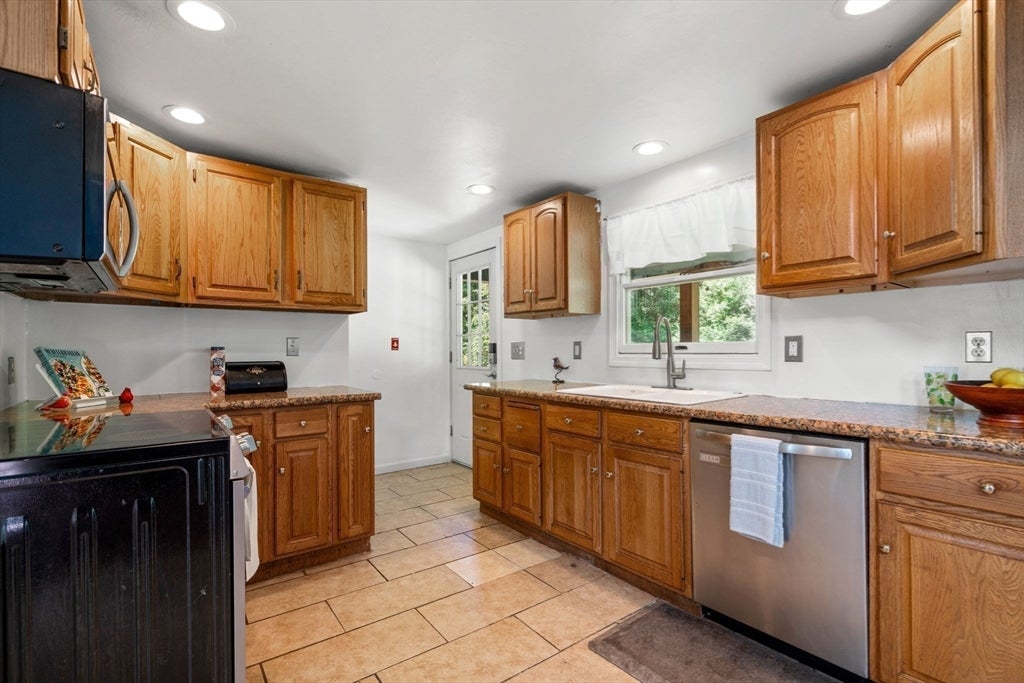 48 Brimfield Rd, Monson, MA, 48 Brimfield Rd, Monson, MA Photo #5
