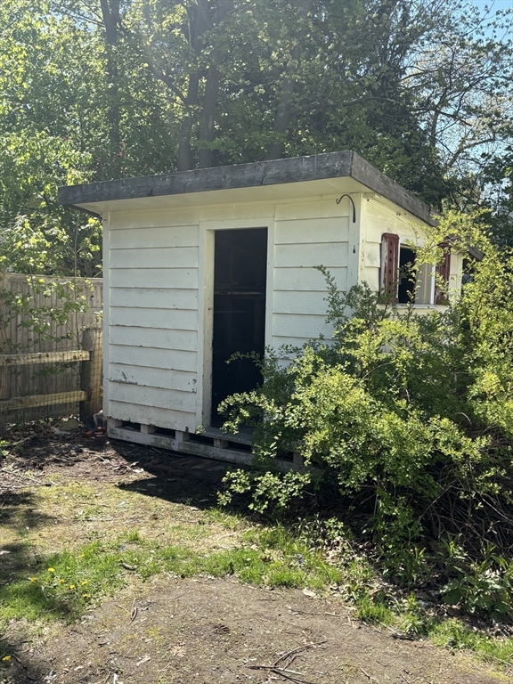 91 Woodland Ave