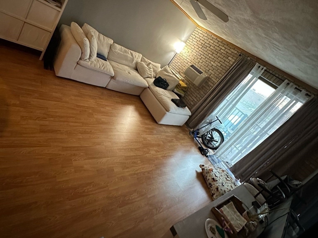 300 Governors Dr 9