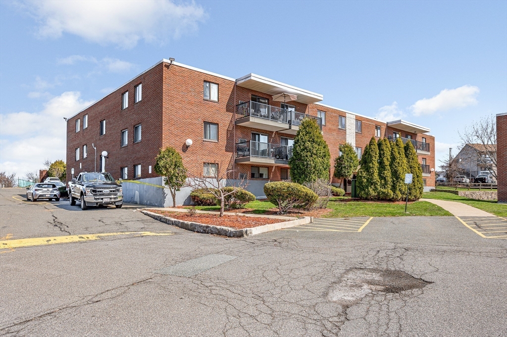 300 Governors Dr 9