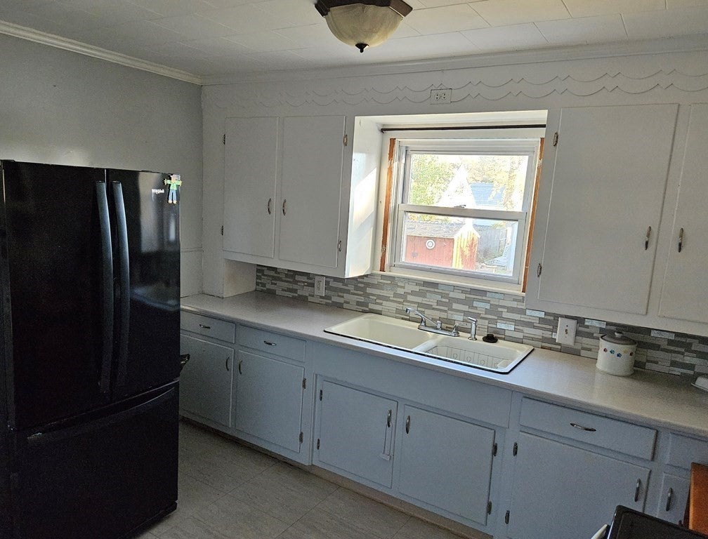 27 Stocker ST, Springfield, MA Photo #2