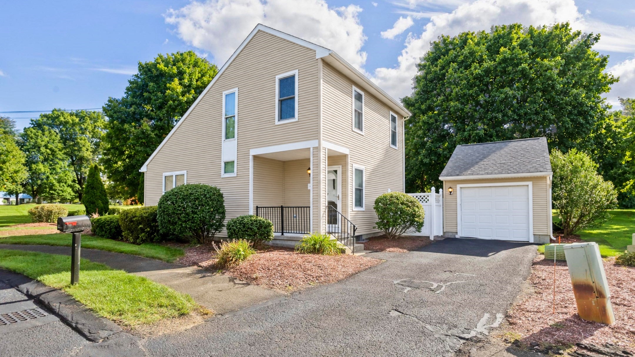 27 Curry Lane #27, Chicopee, MA, 27 Curry Lane #27, Chicopee, MA Photo #2