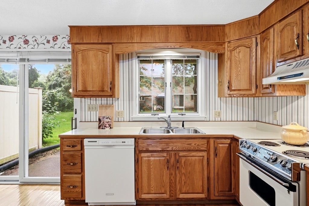 2 Mansion Woods Dr #B, Agawam, MA, 2 Mansion Woods Dr #B, Agawam, MA Photo #8