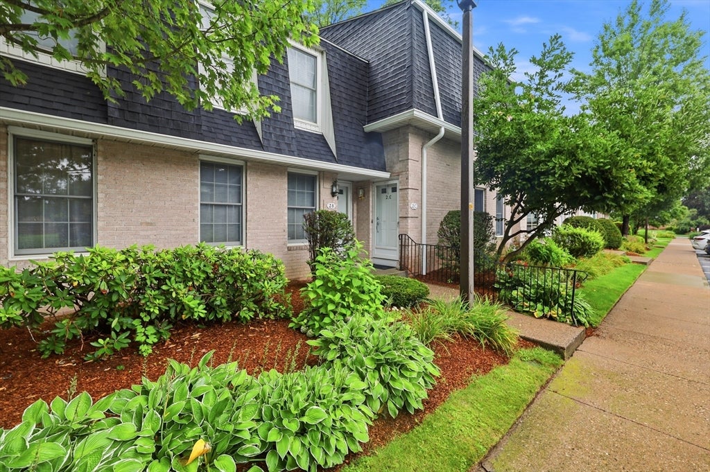 2 Mansion Woods Dr B