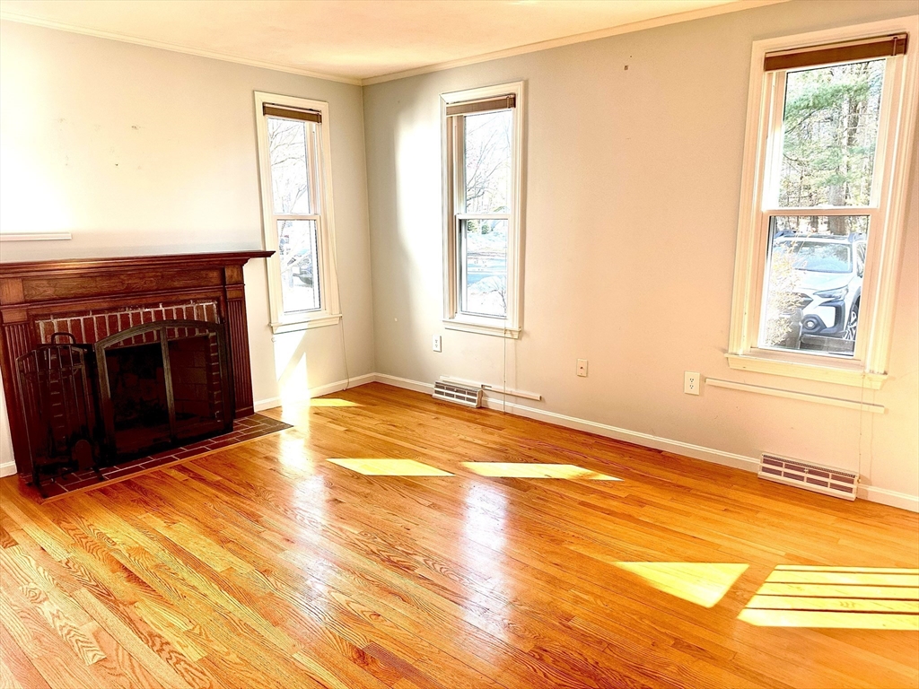 203 Wellman Ave 203