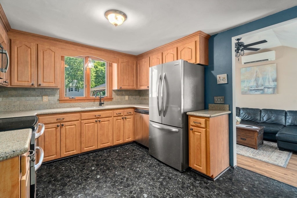 86 Redfield Rd, Wakefield, MA, 86 Redfield Rd, Wakefield, MA Photo #6