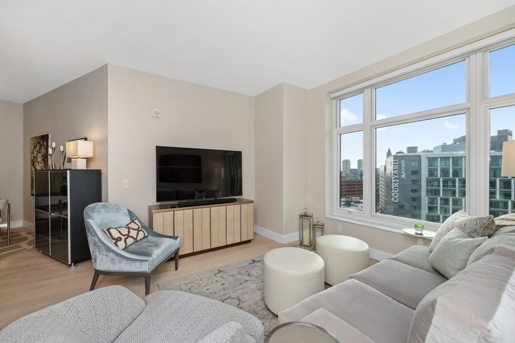 100 Lovejoy Wharf PH 2C