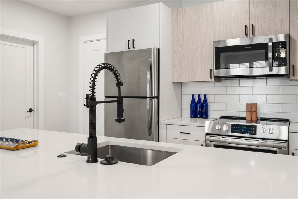 10 Somerset AVE #305, Winthrop, MA, 10 Somerset AVE #305, Winthrop, MA Photo #9