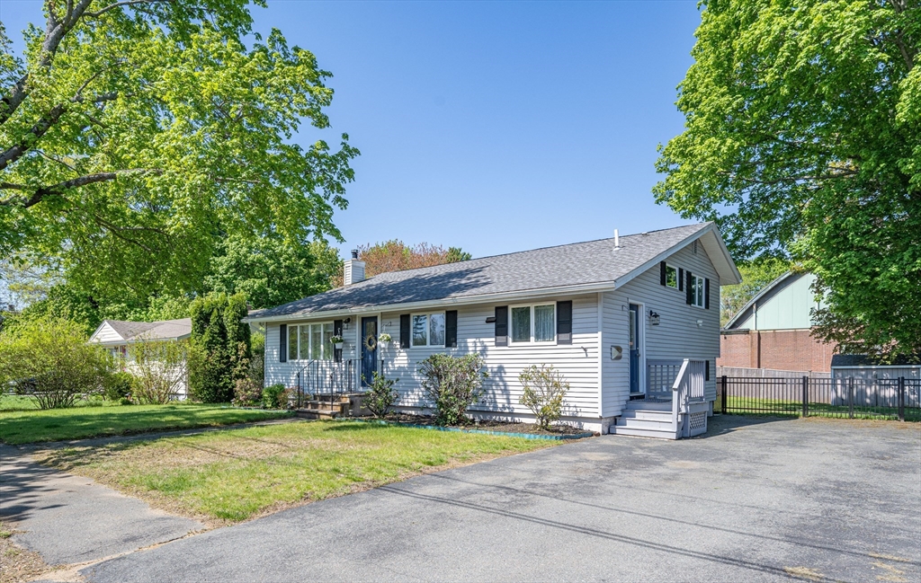 32 Hathaway Ave