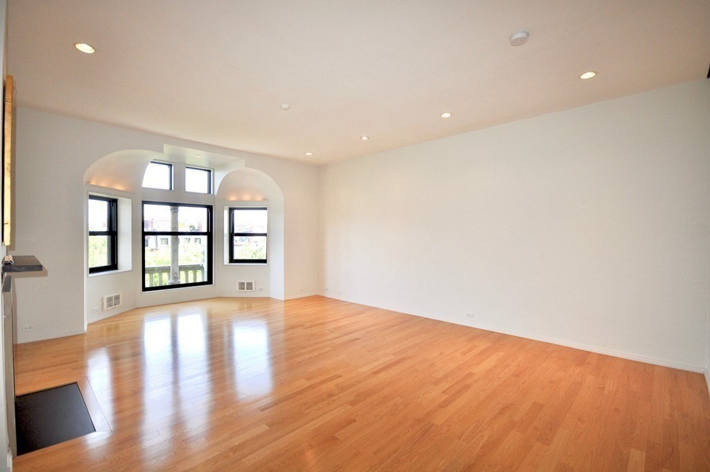 160 Commonwealth Ave 513