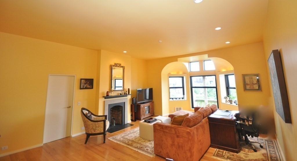 160 Commonwealth Ave 513