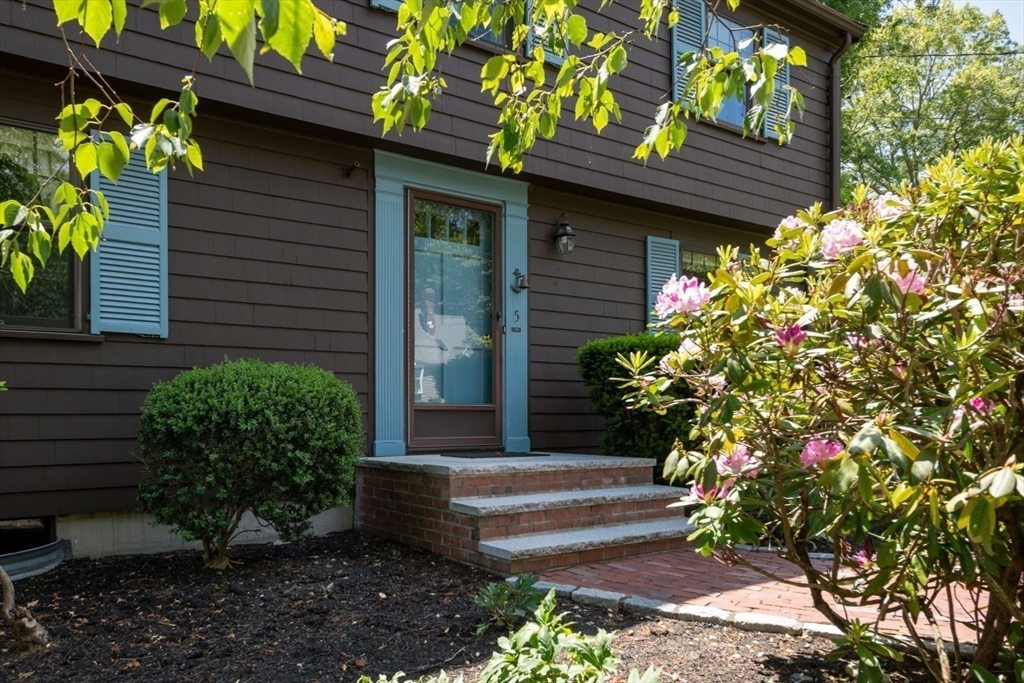 5 Cape Cod Ln