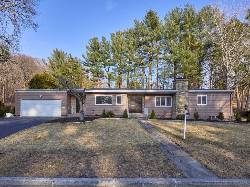 7 Ellis Dr