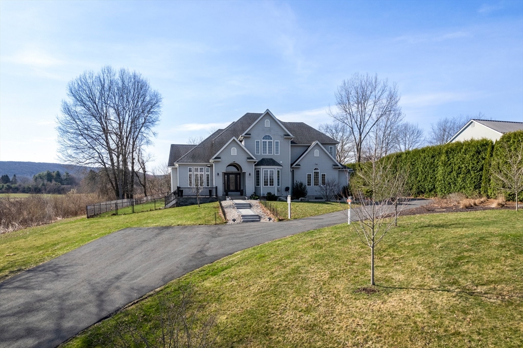 36 & 36R Holly Circle