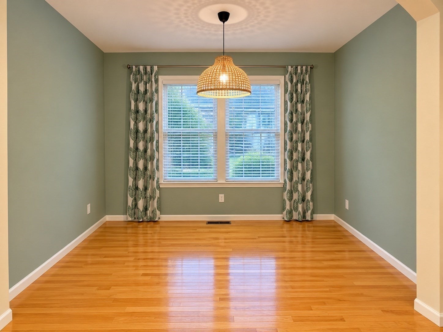 12 Thistle Ln, Weymouth, MA, 12 Thistle Ln, Weymouth, MA Photo #3