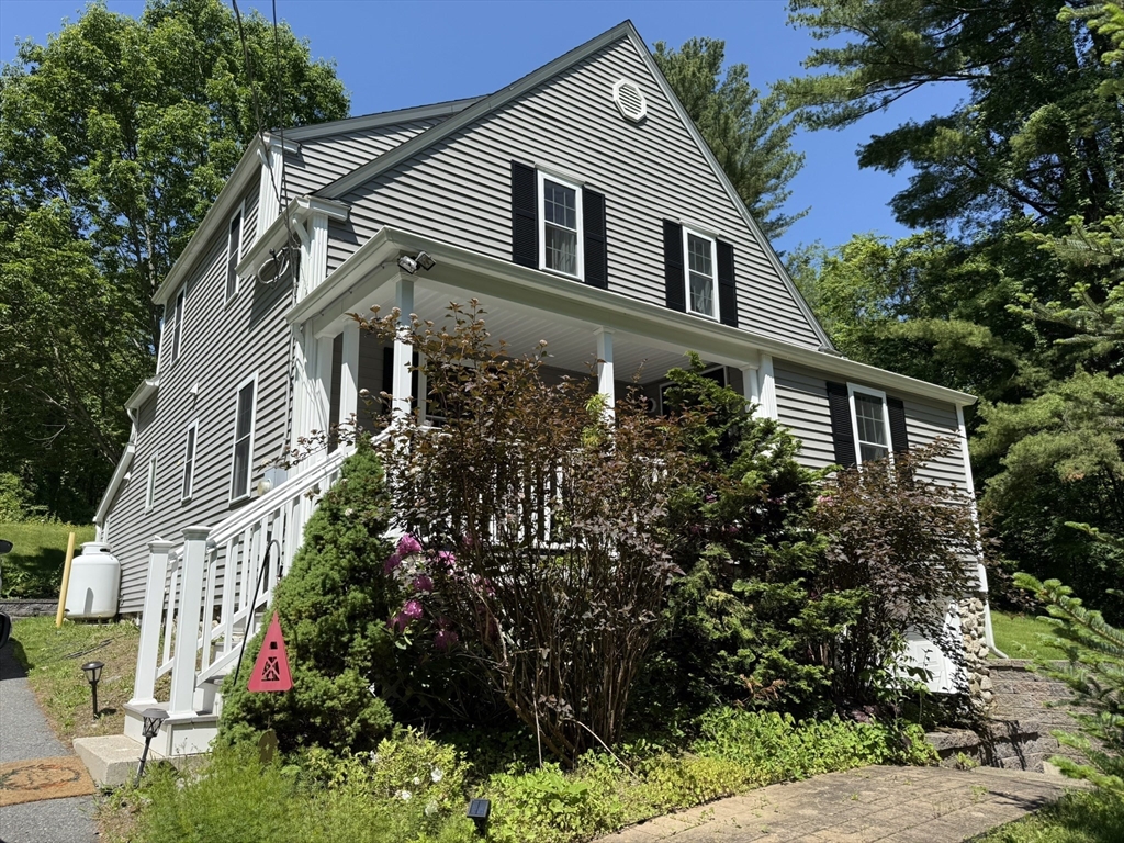 634 Oxford St S