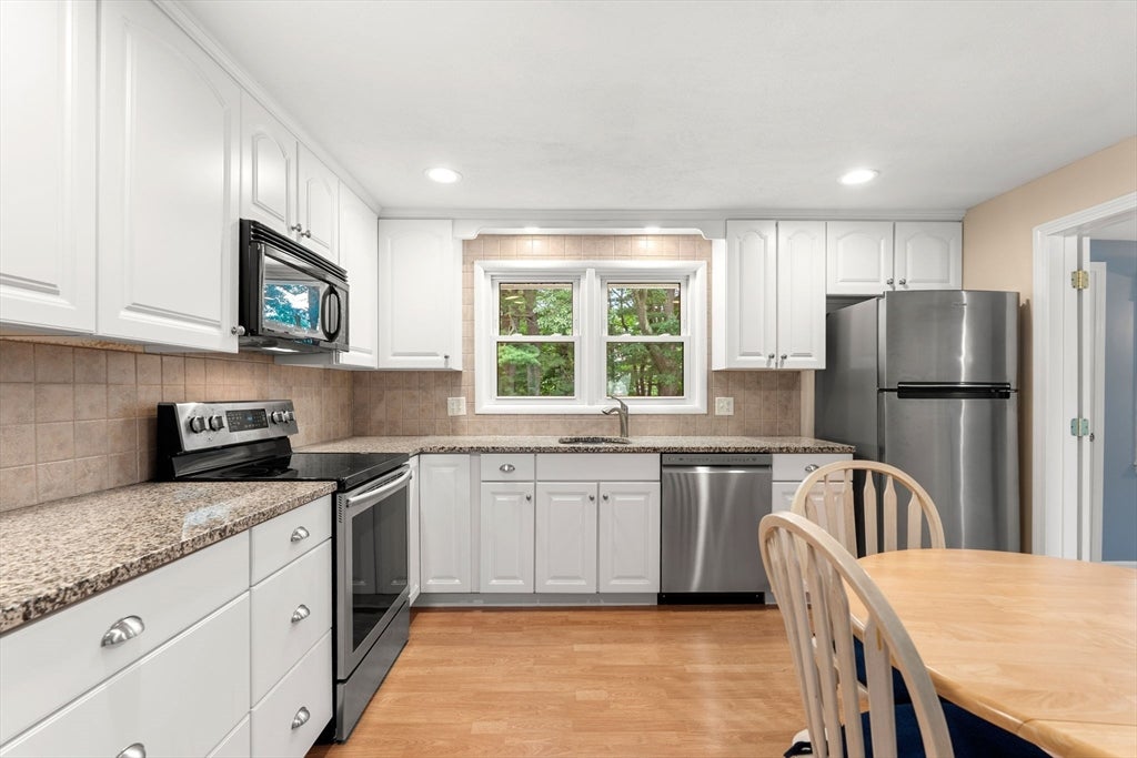 25 Glen Drive, Peabody, MA Photo #12